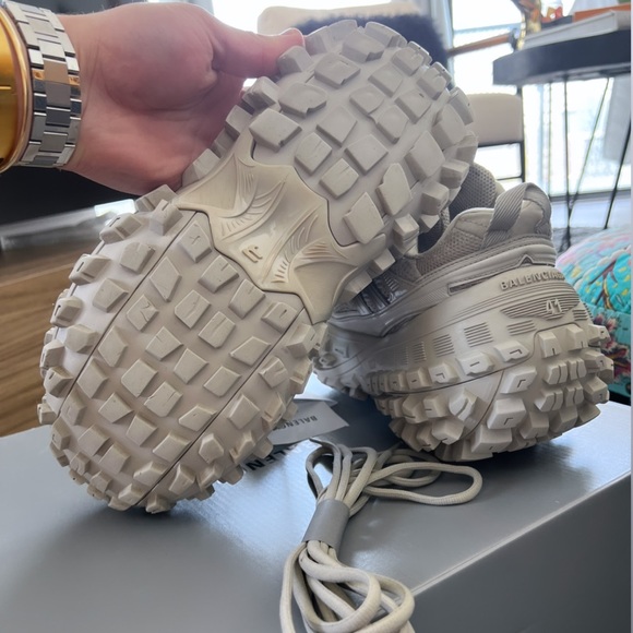 Balenciaga Defender!! - Picture 3 of 10